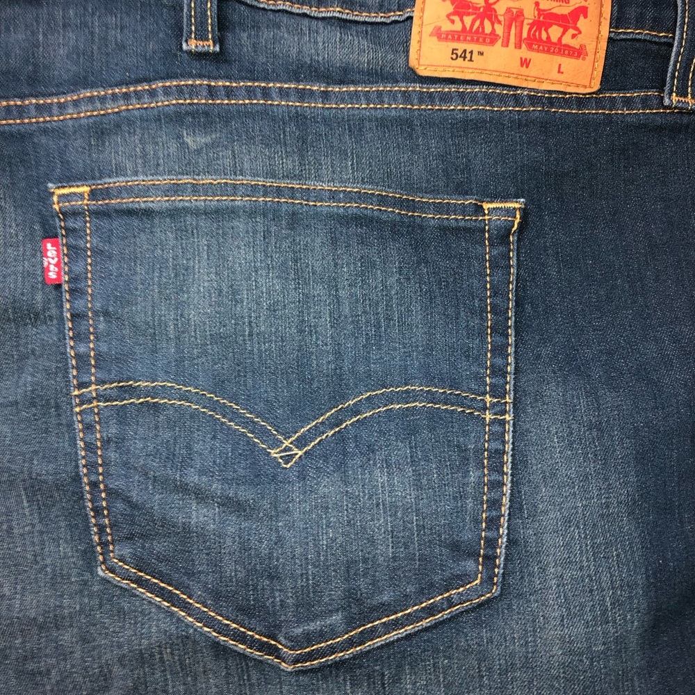 Levi Jeans 541 Mens 66” x 30” on the label but measures a 28” inseam. No stains. - Picture 7 of 7